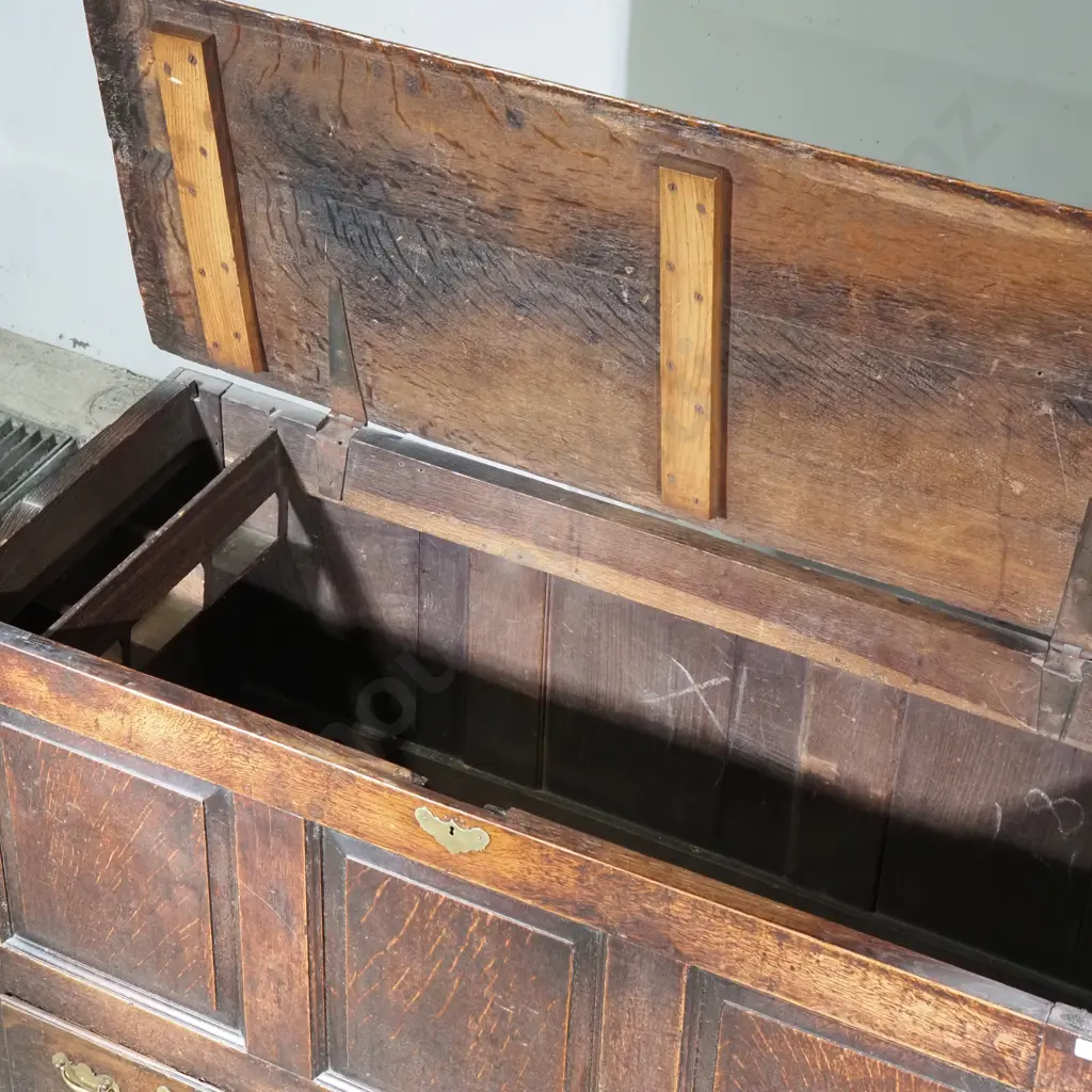 18th-Century Oak Dower Chest/Coffer w Lift up Lid Image 1++