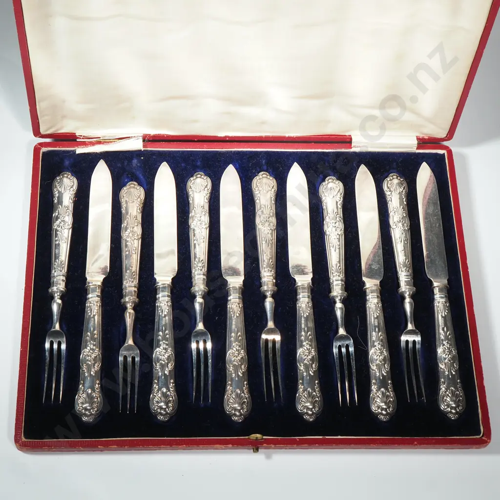Quality Cased Sterling Silver Handled Queen's Pattern Dessert Knife & Fork Image 1++