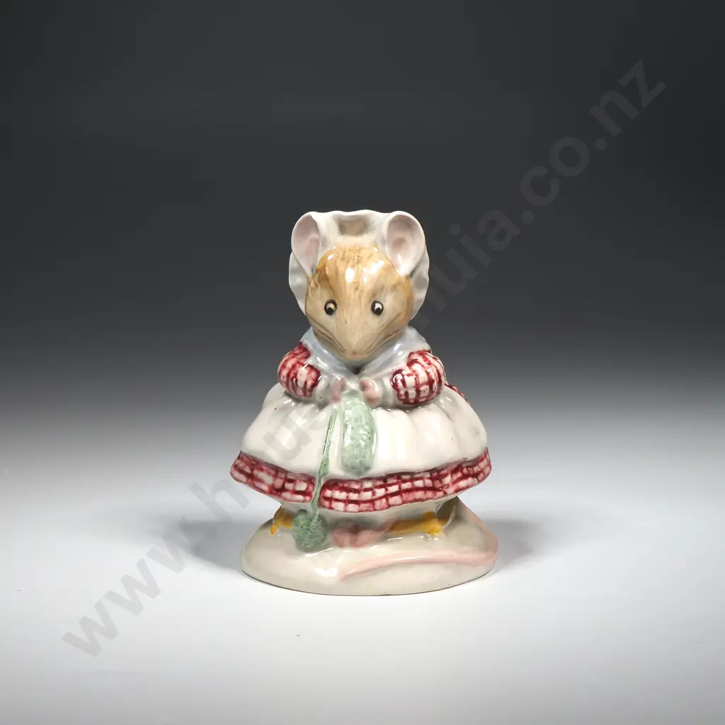 Beswick Figure - The Old Woman Who Lived in a Shoe Knitting Image 1++