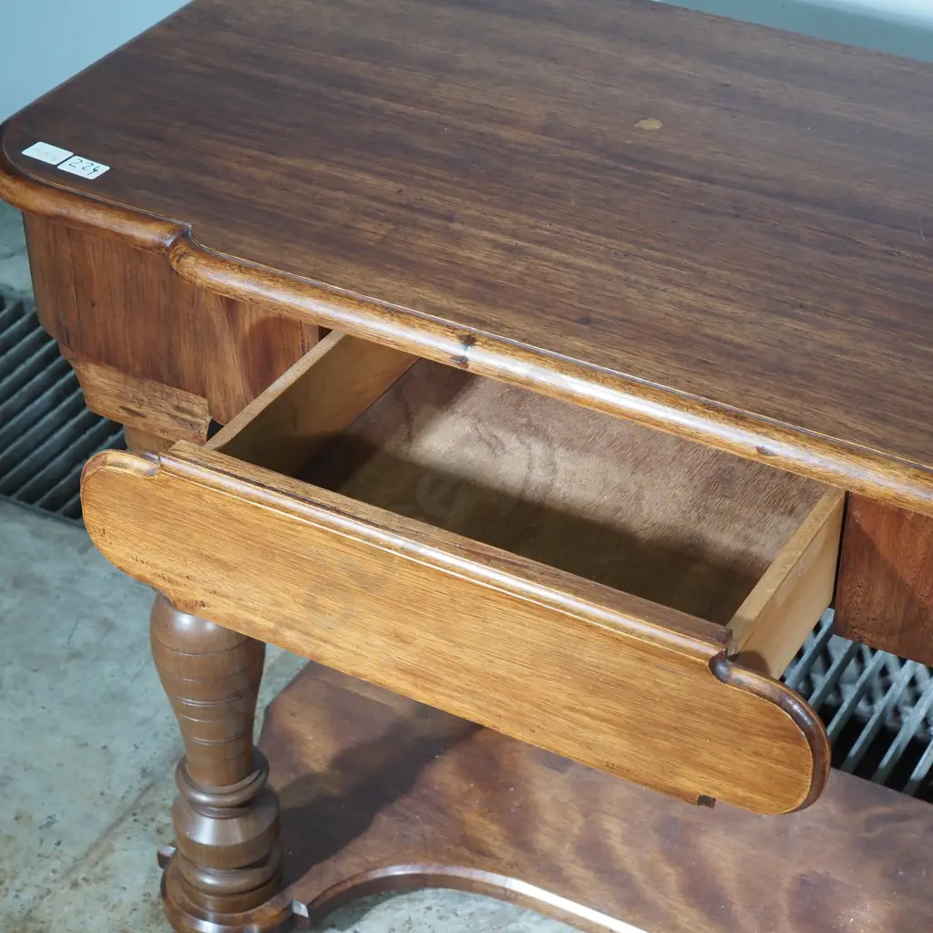 Victorian Mahogany Washstand/Side Table w Single Frieze Drawer Image 1++