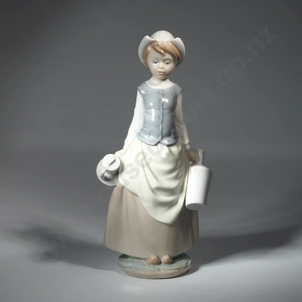 Lladro Porcelain Figure " Girl With Milk Cans " No 4939 Image 1++