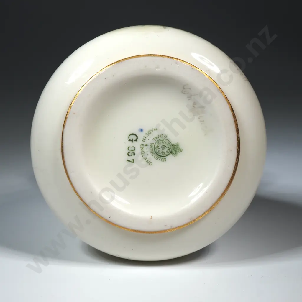 Royal Worcester Squat Vase Hand painted w Robin Image 1++