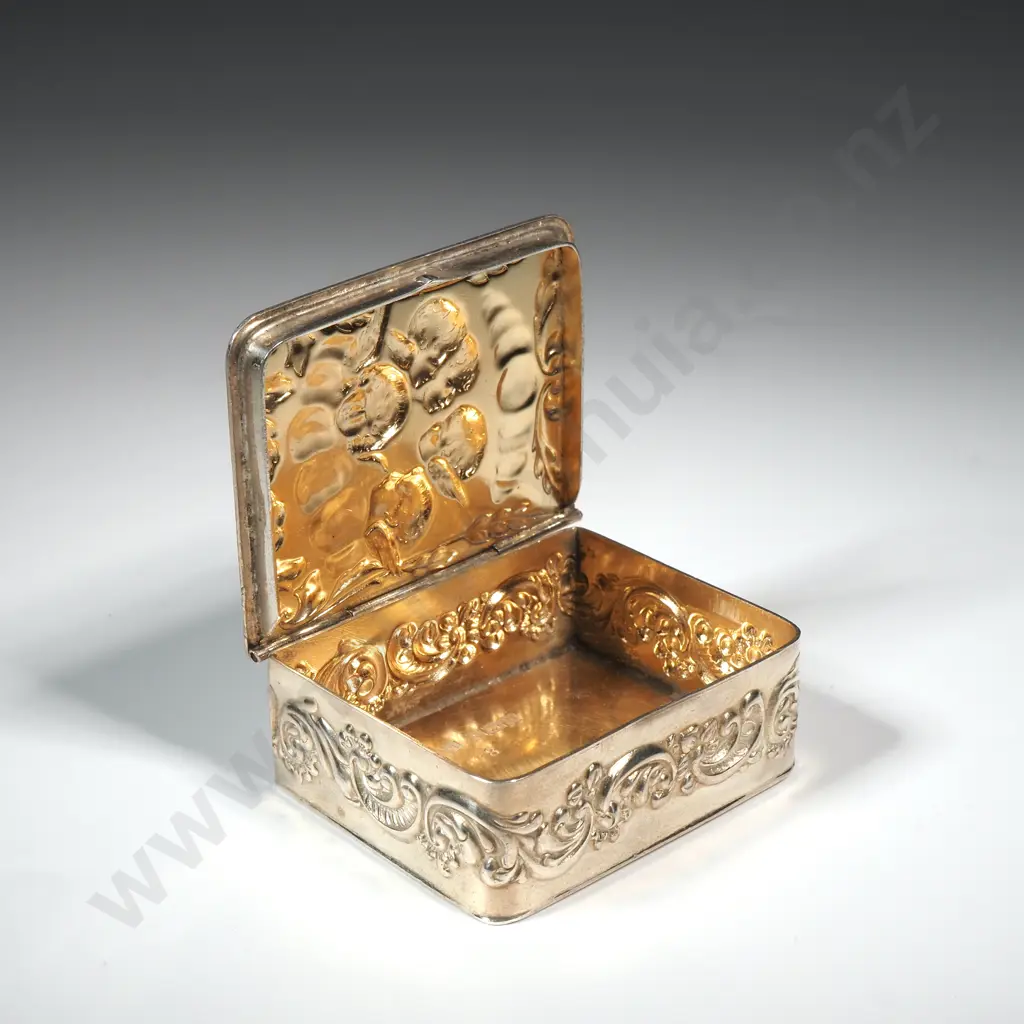 Sterling Silver Small Box Featuring Putti - Immaculate Condition & Gilding to Interior Image 1++