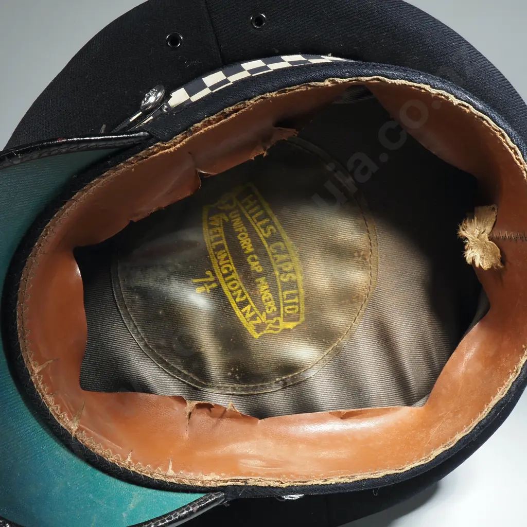 New Zealand Police Cap w Three Line Badge  Image 1++