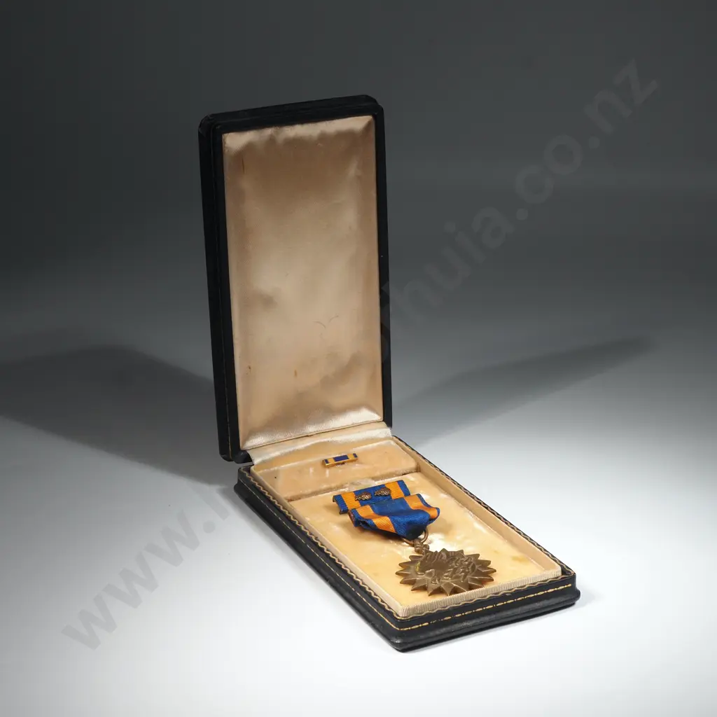 Cased United States of America Air Medal  Image 1++