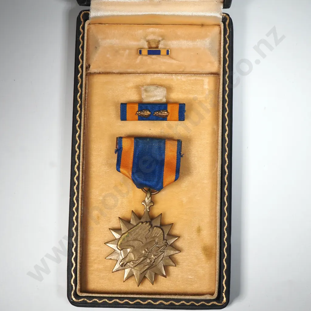 Cased United States of America Air Medal  Image 1++