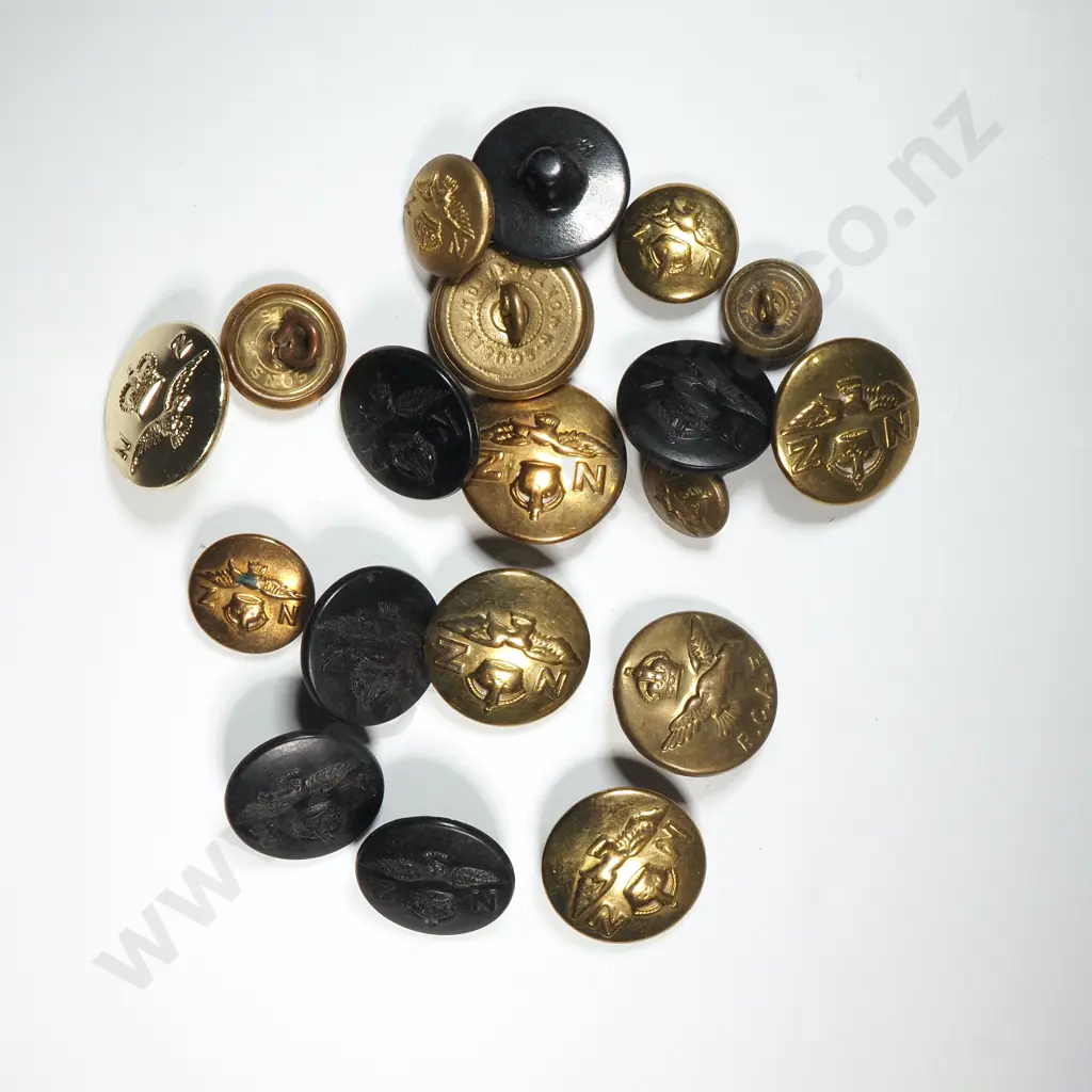 Assorted Lot of Military Buttons  Image 1++
