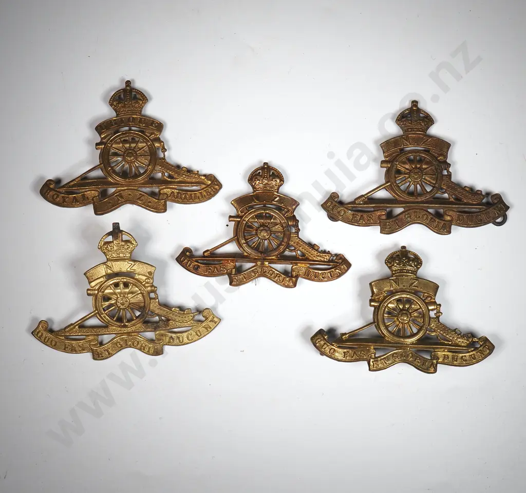 Five WW1 New Zealand Artillery Cap Badges  Image 1++