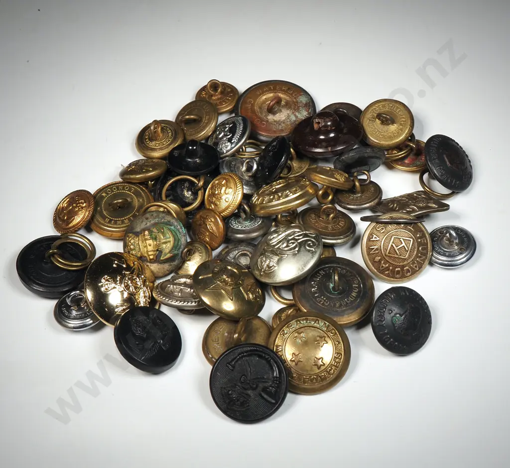 Assorted lot of Military Buttons  Image 1++