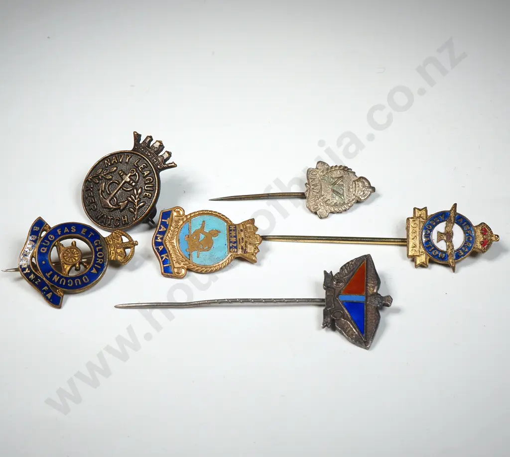 Assorted lot of Military Items - Mainly Stick Pins   Image 1++