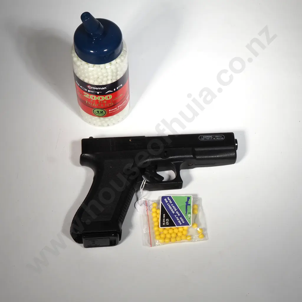 BB Gun Glock 17 Pistol w Ammunition Image 1++