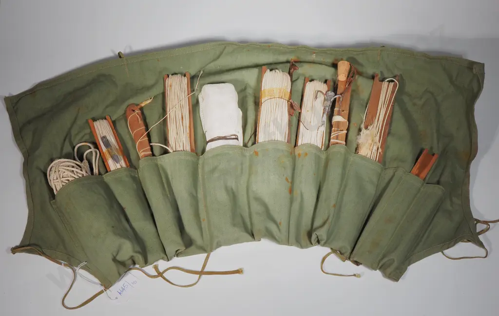 WW2 U.S.A Life Raft Fishing Kit  Image 1++