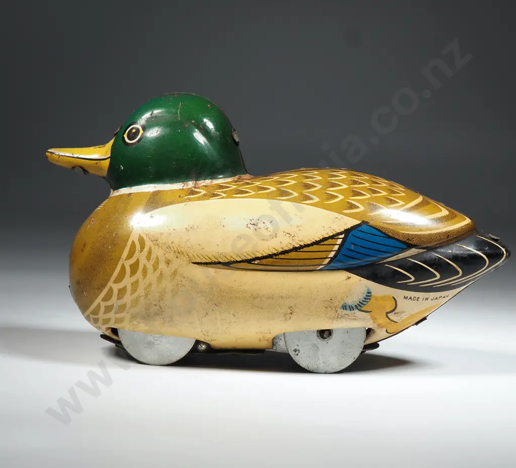 Vintage Tin Plate Wind-up Duck With Key: Made in Japan. (Working order) Image 1++
