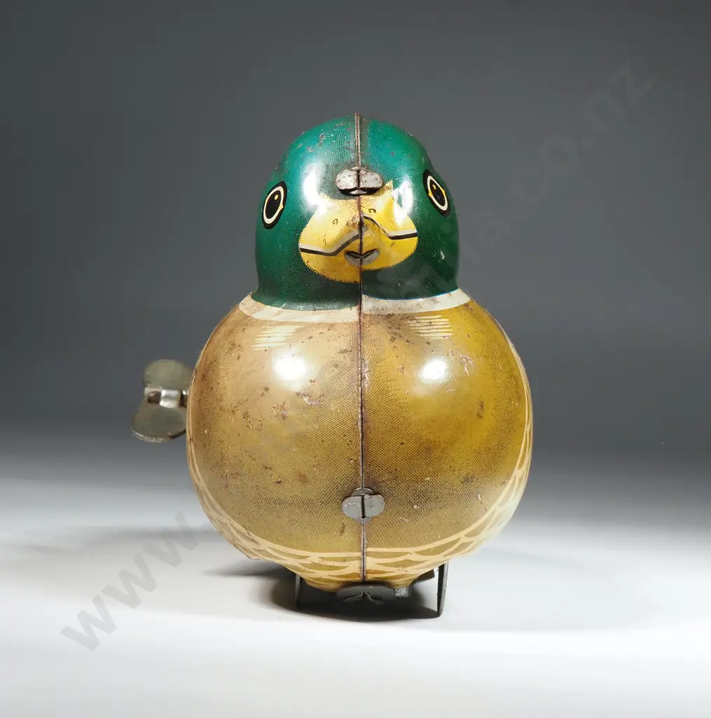 Vintage Tin Plate Wind-up Duck With Key: Made in Japan. (Working order) Image 1++