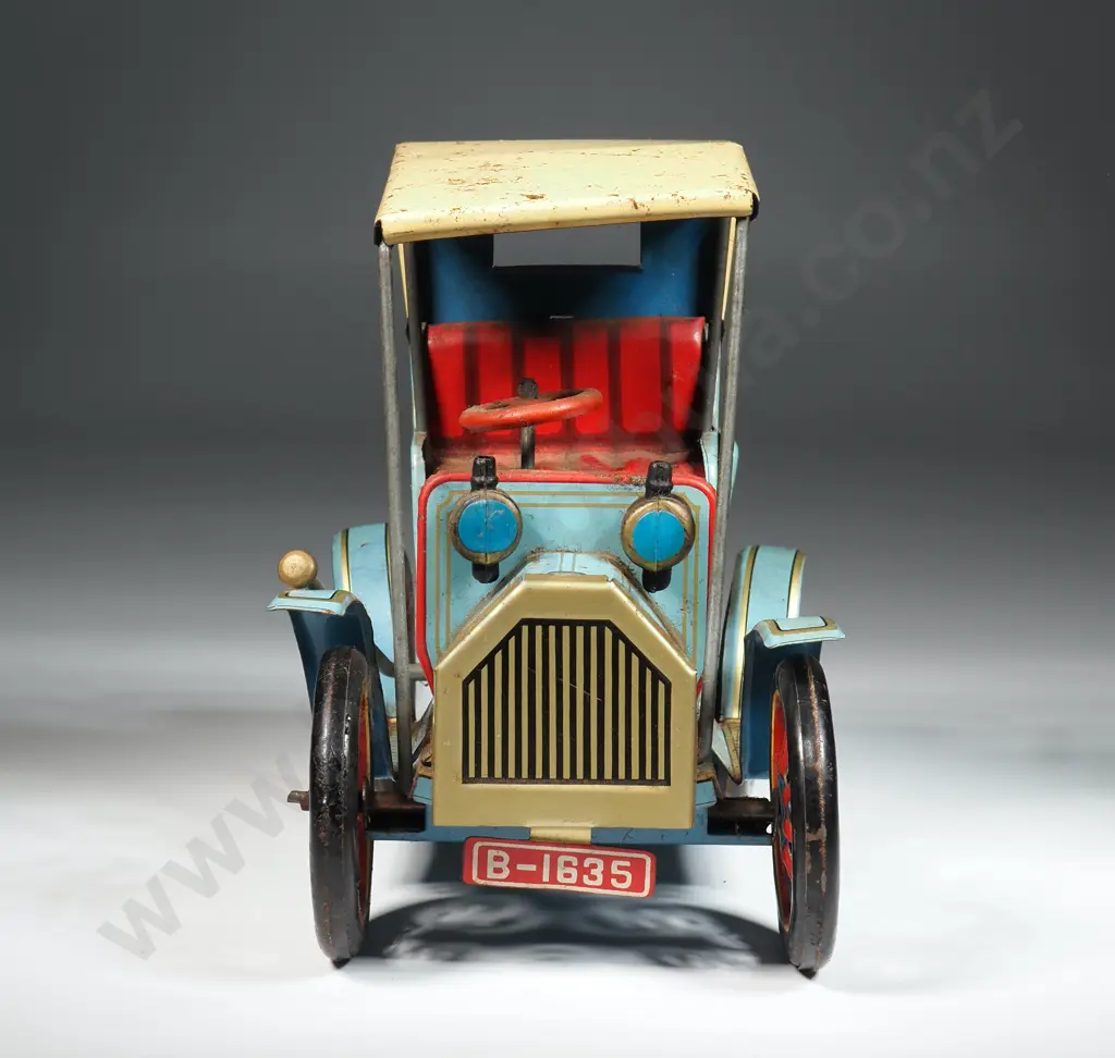 Vintage Tin Plate Car: Lever Action Made in Japan Image 1++