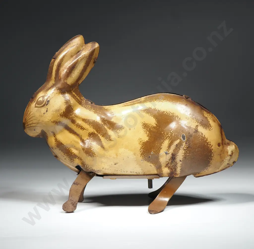 Vintage Tin Plate Wind-up Rabbit: Made in Great Britain: Prov Patent: 4477 Image 1++