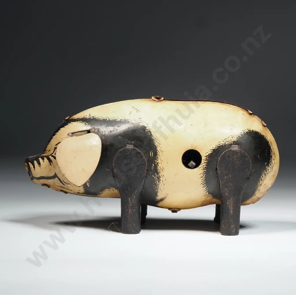 Vintage Tin Plate Wind-up Pig- (Working order- without key) Made in Great Britain Image 1++