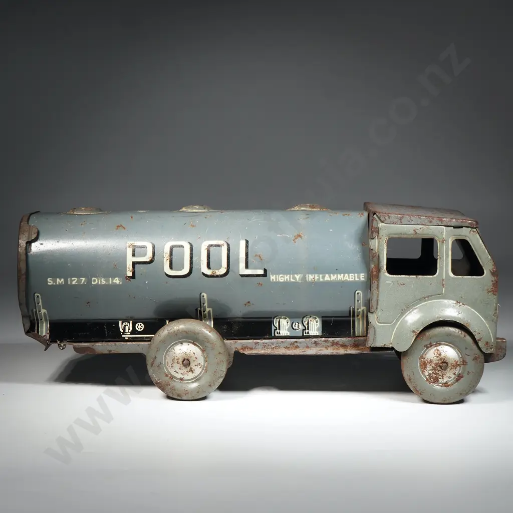 Mettoy - 'Pool' Petrol Tanker Image 1++