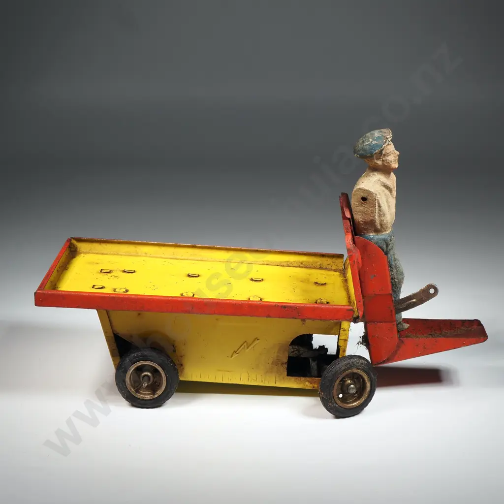 Vintage Tin Plate Wind-up Flatbed Truck Image 1++