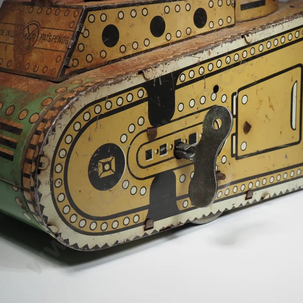 Marx - Tin Lithograph 'Doughboy' Tank with Pop-up Solider Image 1++