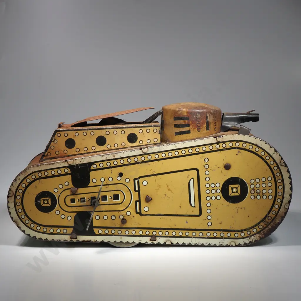 Marx - Tin Lithograph 'Doughboy' Tank with Pop-up Solider Image 1++