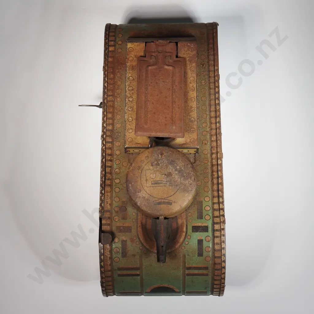 Marx - Tin Lithograph 'Doughboy' Tank with Pop-up Solider Image 1++
