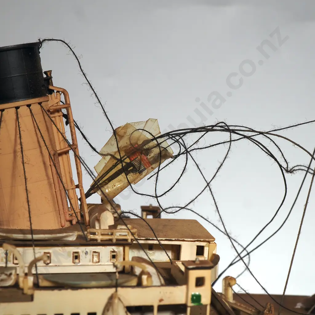 Model of the Titanic Image 1++