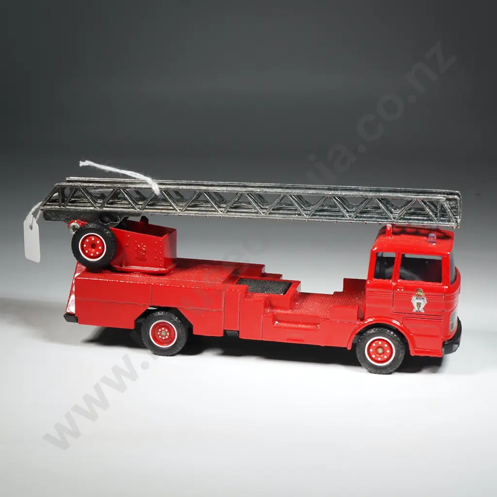 Solido - Mercedes-Benz Fire Engine Image 1++