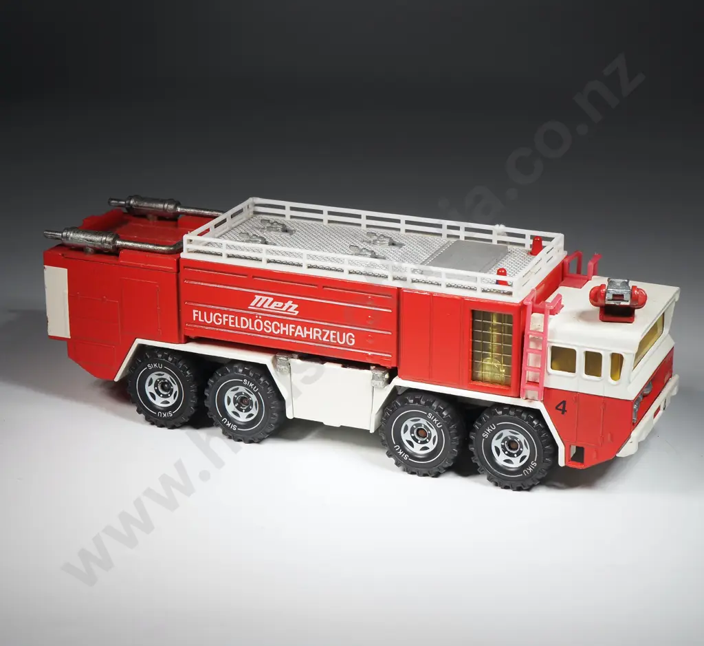 Siku - V332 Faun Metz Airport Crash Tender Image 1++