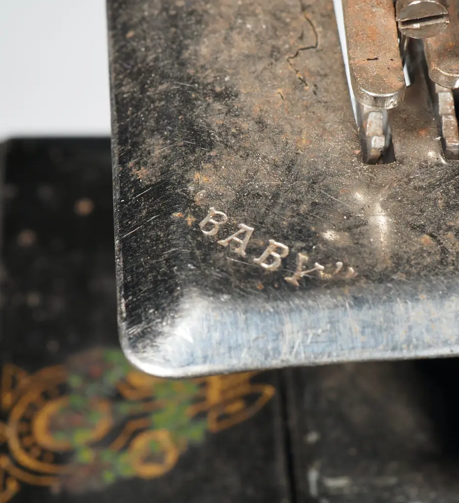 Antique 'Baby' Toy Sewing Machine, Marked Paris c.1920 Image 1++