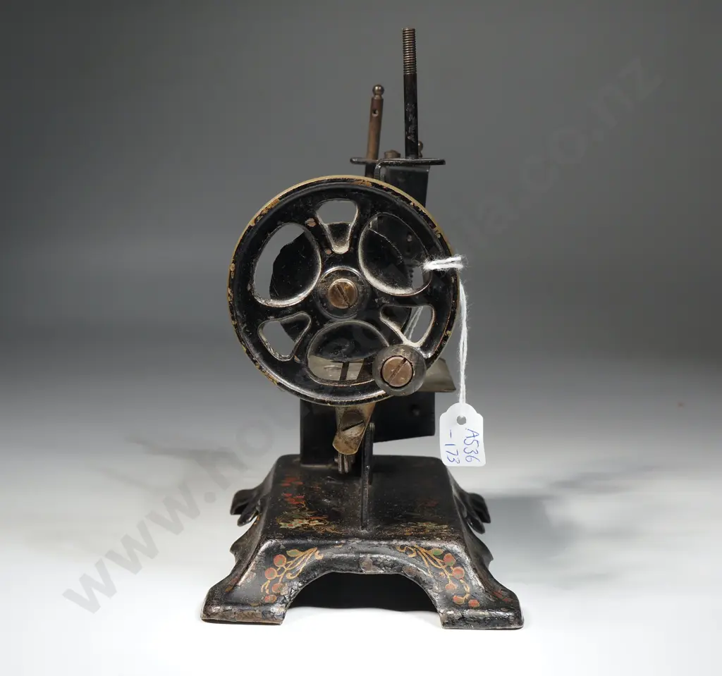 Vintage Muller Toy Sewing Machine Image 1++