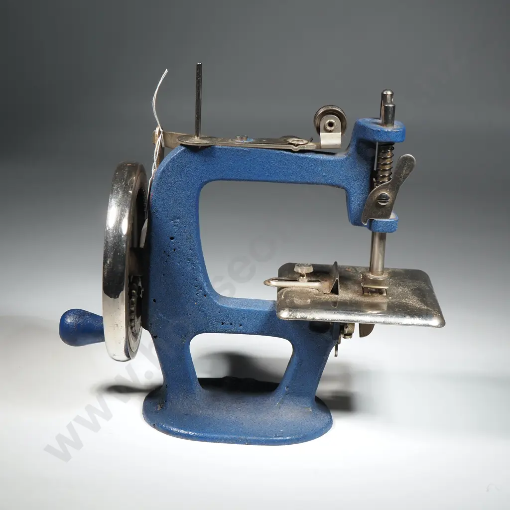 'Pikkutikka oy' Toy Sewing Machine Image 1++