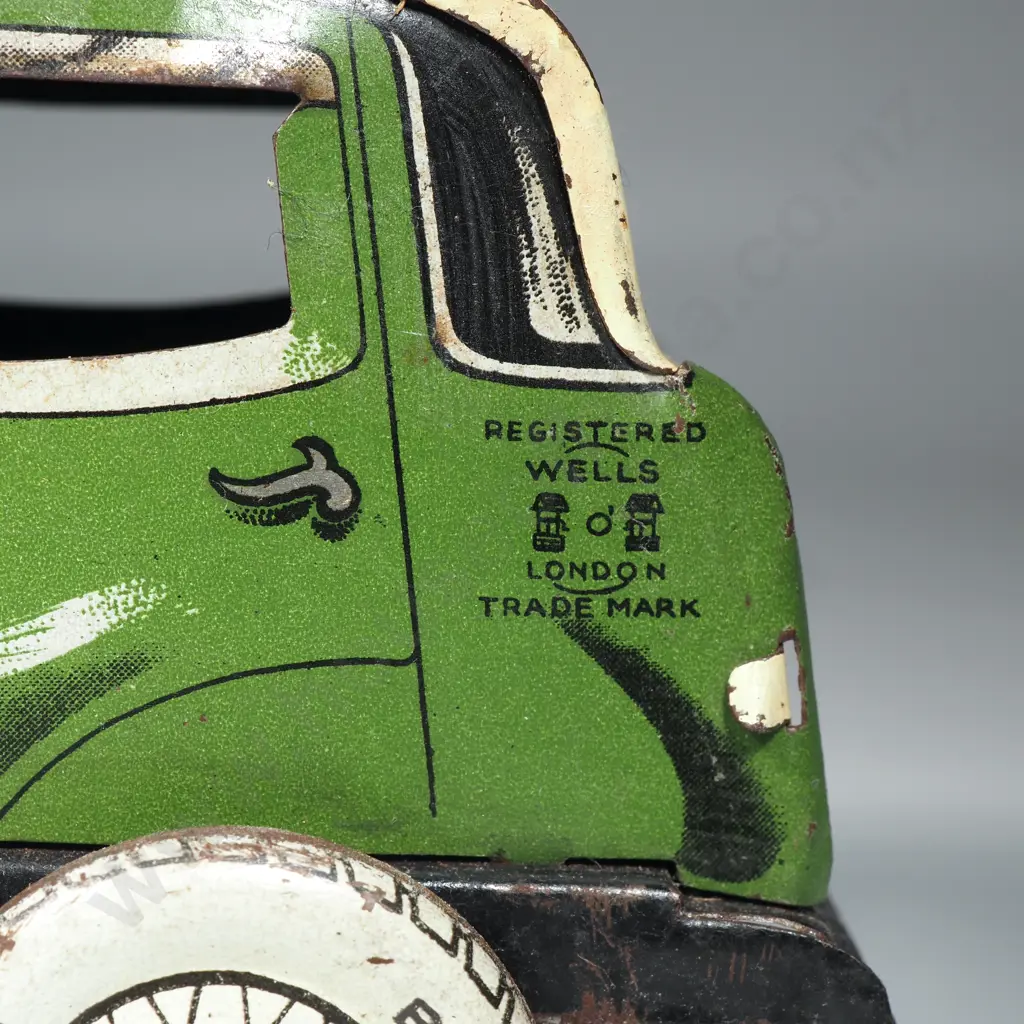 Tin Gangster Car - Green Body & Cream Roof Image 1++