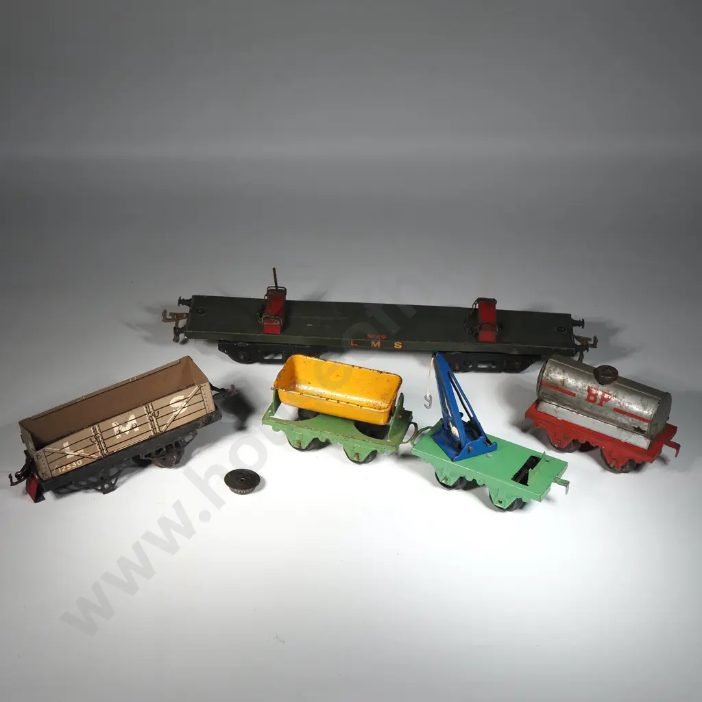 Five Assorted Hornby Series Train Carriages Image 1++