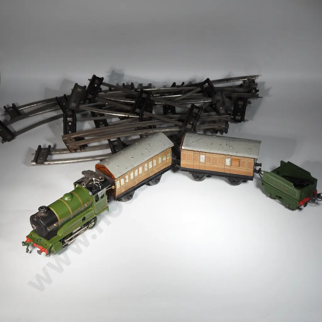 Vintage Hornby Clockwork Locomotive - Two Passenger Coaches and Tender w Tracks Image 1++