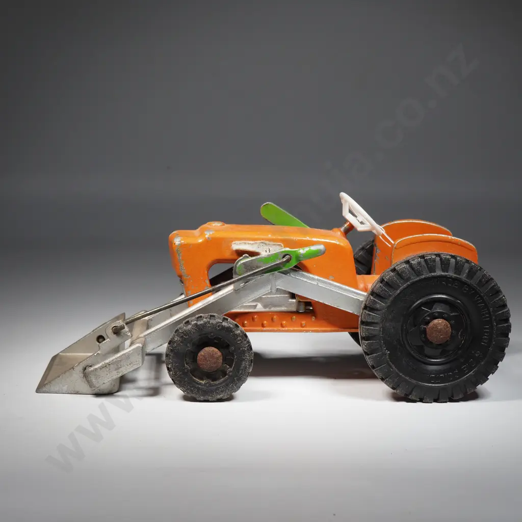 Waihi Tool & Die co. Ltd. (FunHo!) - Harvest Tractor 801 Image 1++