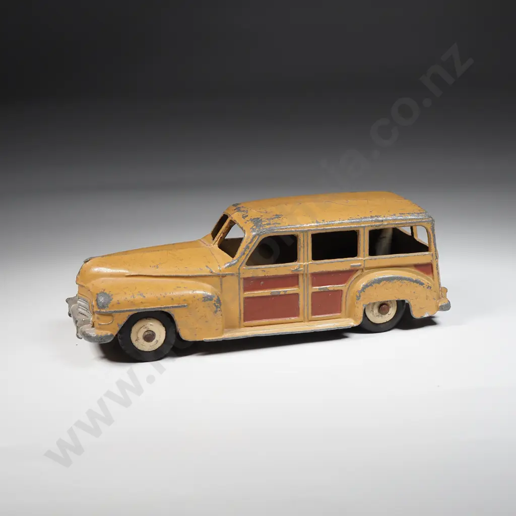 Dinky Toys - Plymouth Woody Station Wagon No. 344 Image 1++