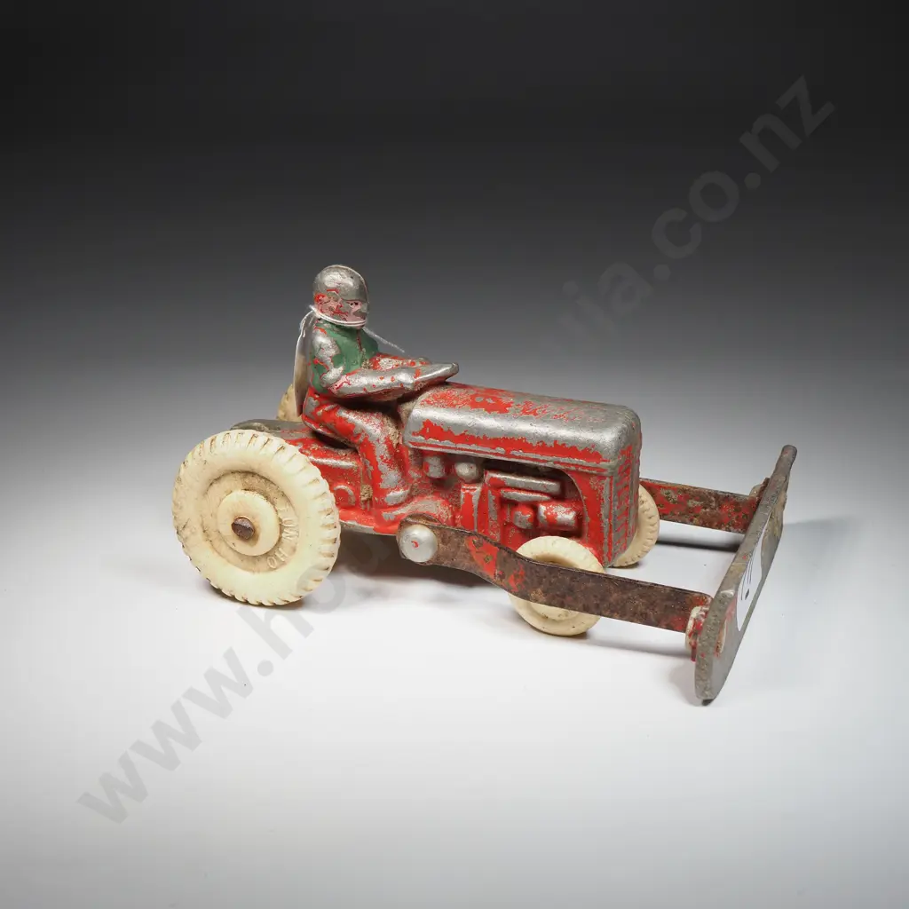 FunHo! - Red Ford Farm Tractor 103 (1962) Image 1++