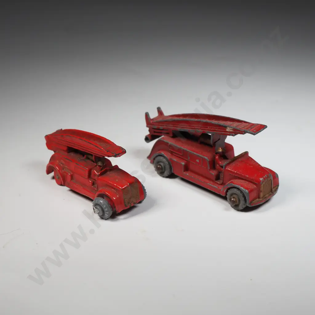 Three Vintage Tin Plate Cars & Two Miniature Fire Trucks Image 1++