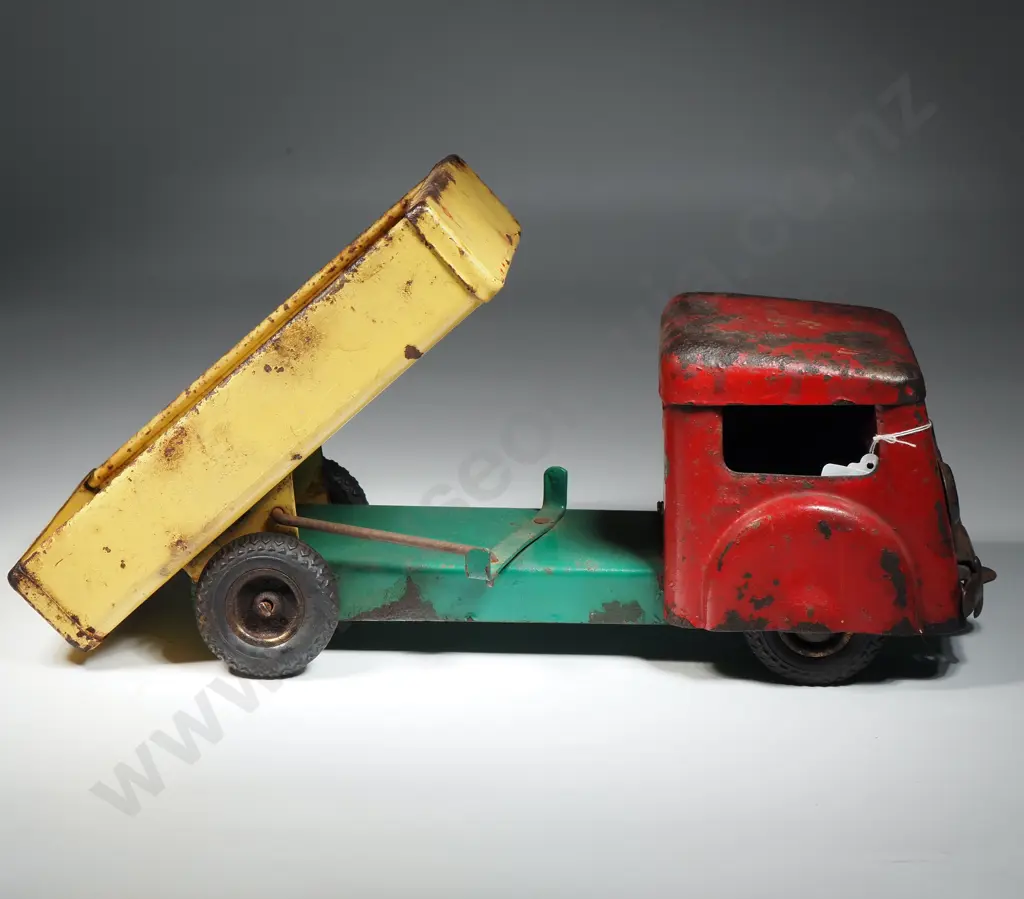 Tri-Ang Metal Dump Truck Image 1++