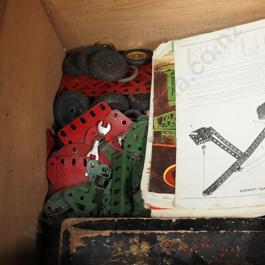 Large Vintage Wooden Box Containing A Collection Of Meccano Including Instruction Manual.  Image 1++