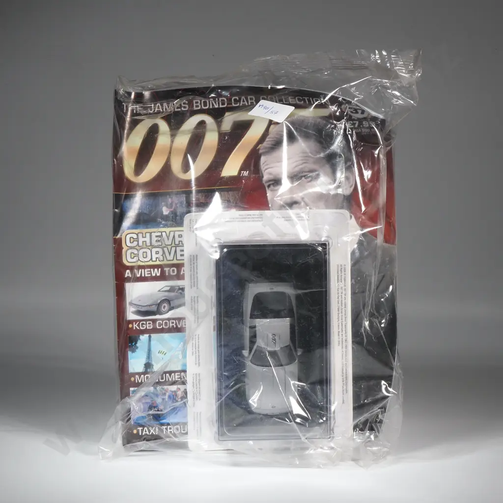 DY37 James Bond Car Collection 1/43 O Scale Chevrolet Corvette, A View To Kill Image 1++