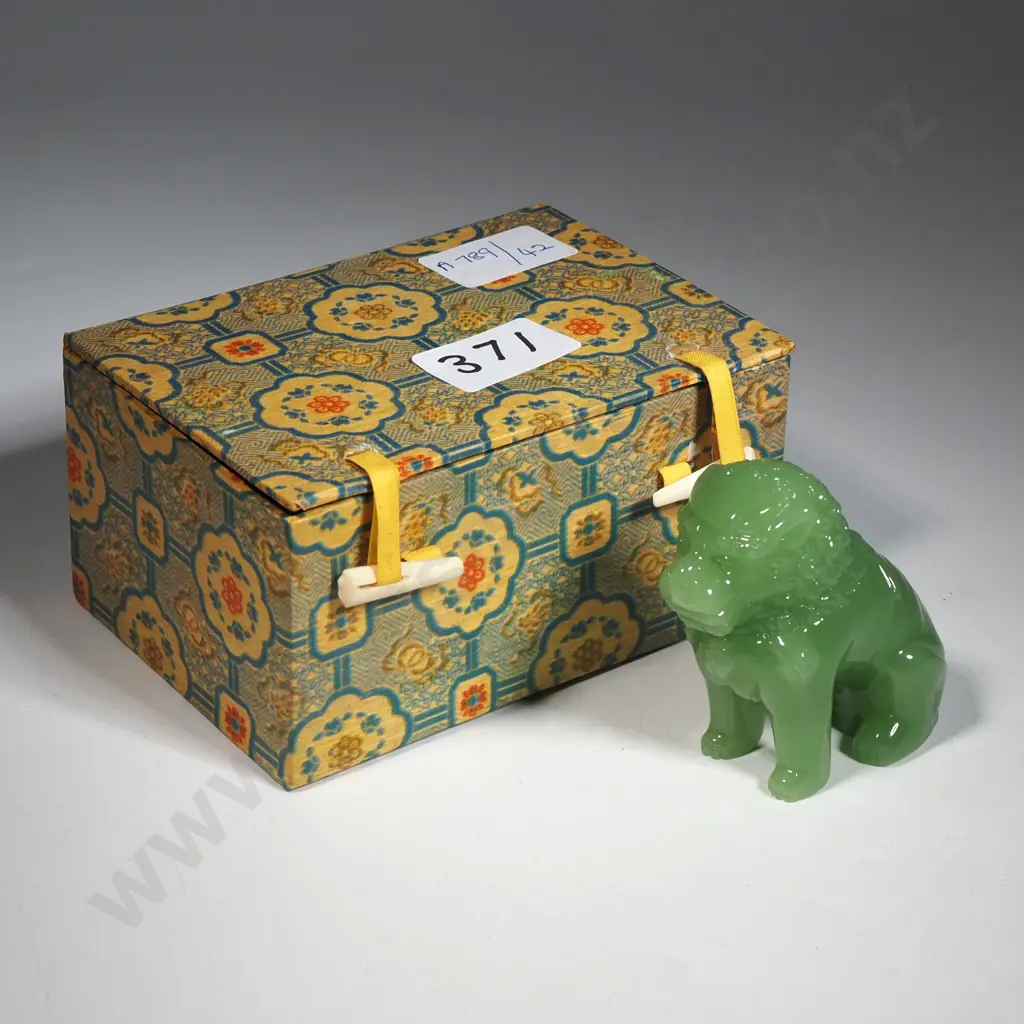 Chinese Jadeite Glass Lion   Figure Image 1++