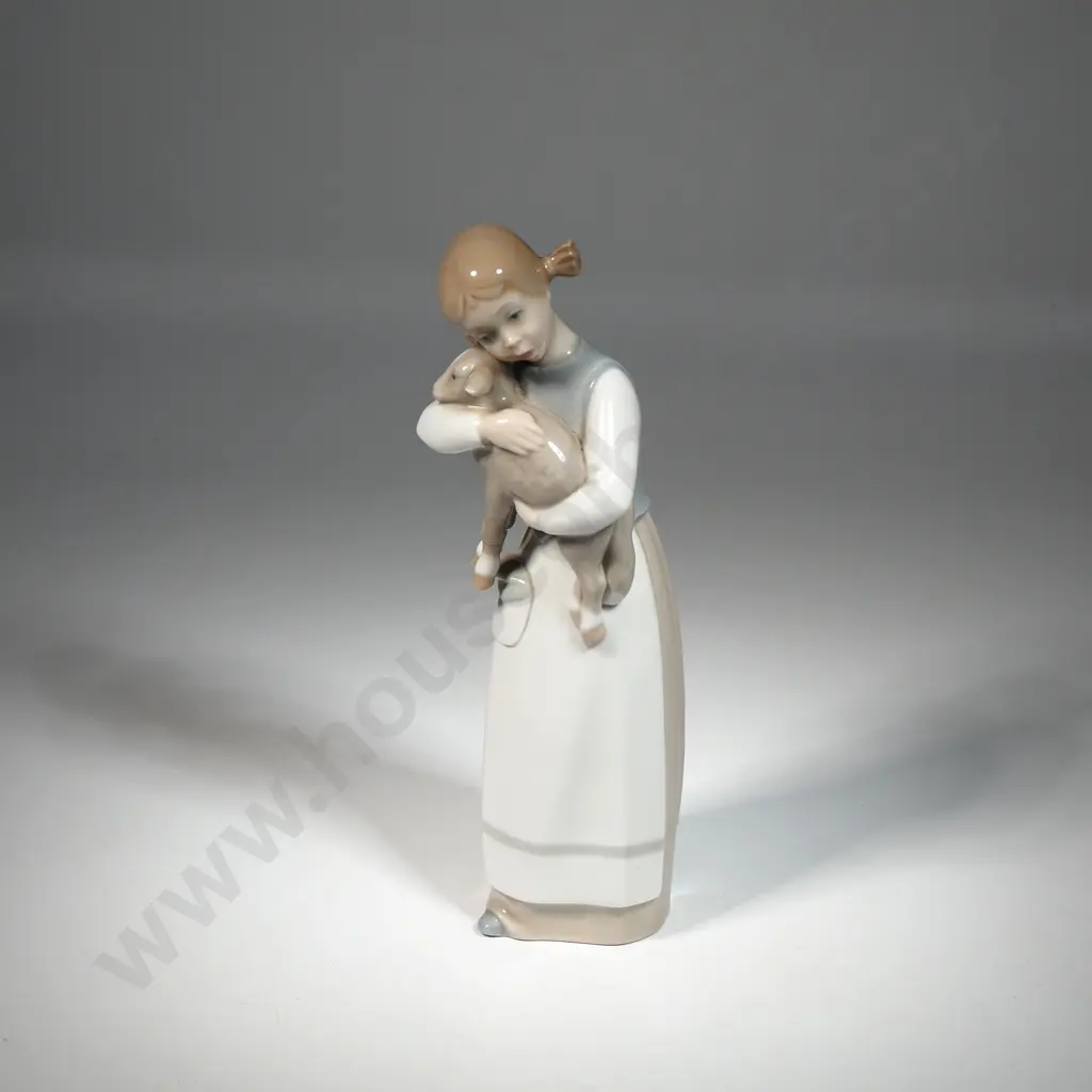 Lladro Girl with Lamb #1010 Porcelain Figurine Image 1++
