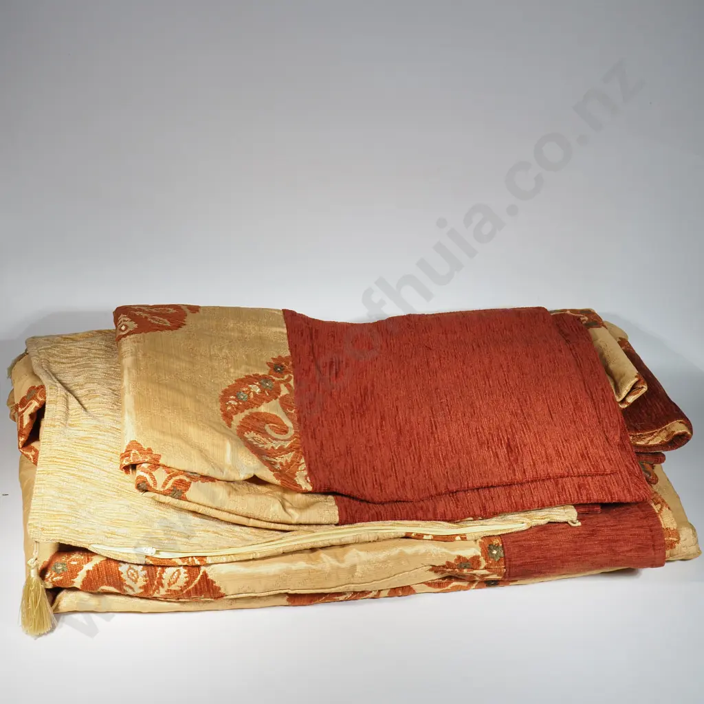 Silk/Brocade Style Double/Queen Bedspread, Bed Roll & Accent Pillow. Image 1++