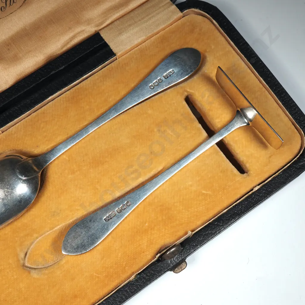 Boxed Sterling Silver Christening Set Containing A Spoon & Pusher. Sheffield 1918 Image 1++