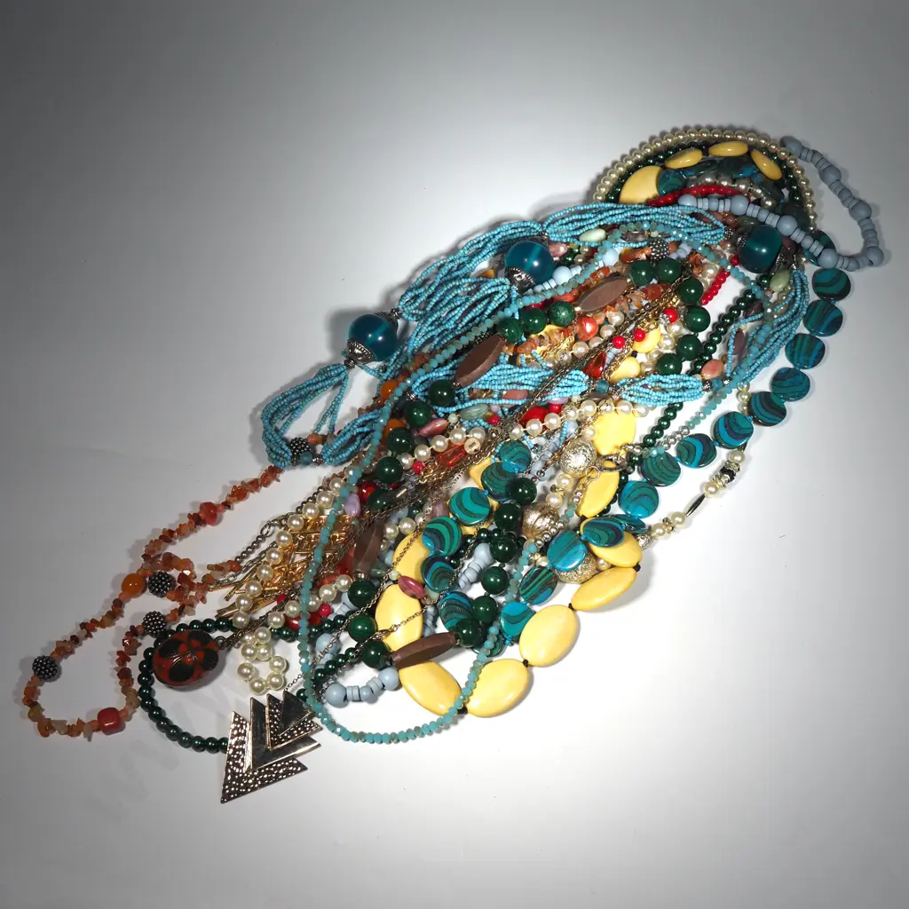 Large Bag Of Necklaces In Varying Lengths & Colours  Image 1++