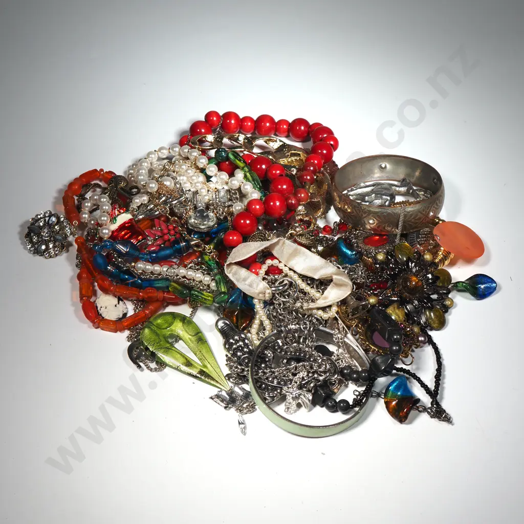 Collection Of Costume Jewellery  Including Brooches, Bangles, Necklaces etc. Image 1++