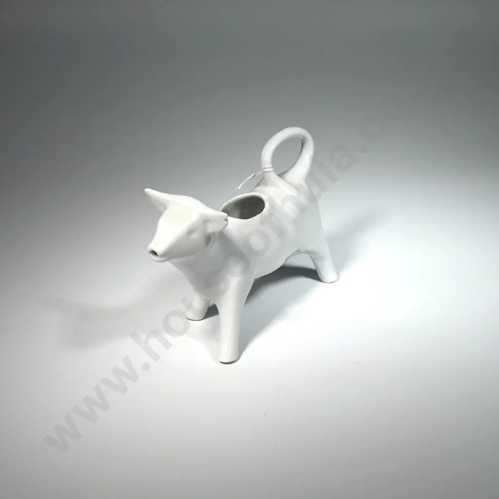 White Pillivuyt Creamer in the Form of a Cow Image 1++
