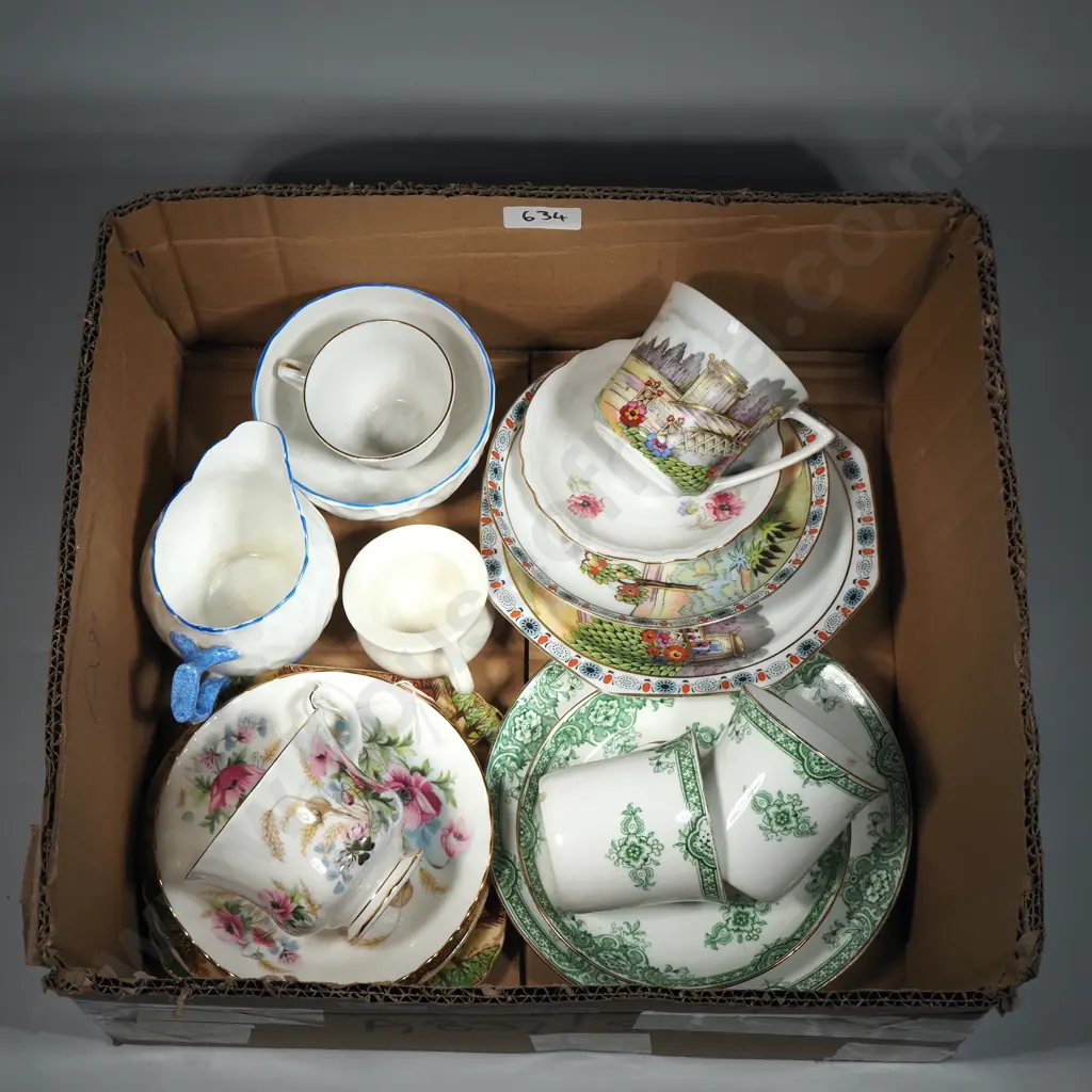 Quantity of Vintage China Including Aynsley Blue & White Creamer & Sugar Bowl & Royal Albert Cup & Saucer Image 1++